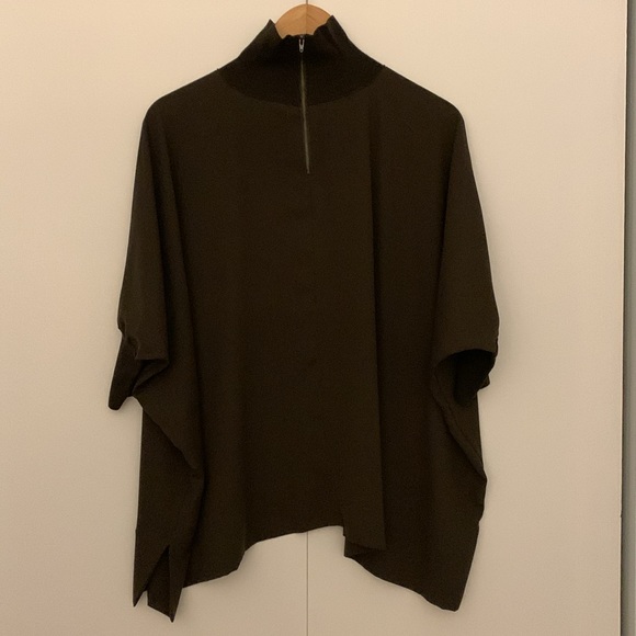 Moss green cape, small - Picture 2 of 3